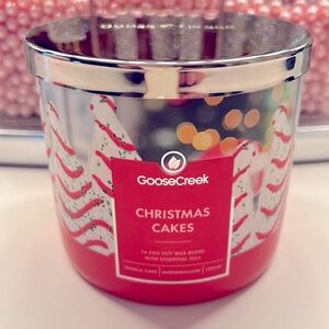 NWT Christmas Cakes 3 wick candle